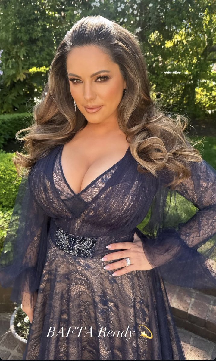 hotmodellover69's tweet image. Beautiful Queen Kelly Brook is aging so fine 😍💖 #beautifulmodel