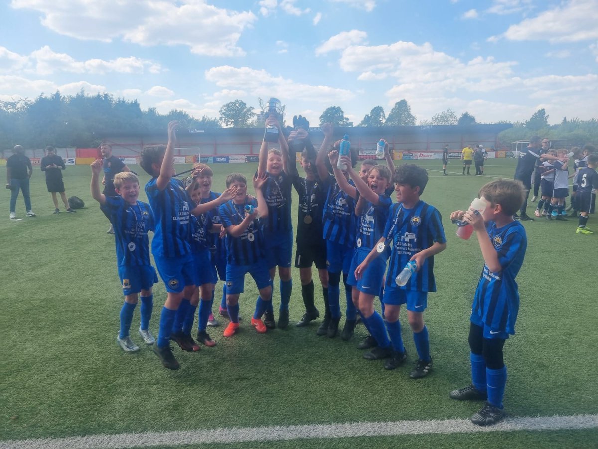 Tintwistle Athletic (@tinnyathleticfc) on Twitter photo Another brilliant weekend for #Tintwistle Athletic!
Big wins across the club in cups & league โ a huge congratulations to the U14 Yellows, U13 Yellows, U11 Blues and U9 Blacks! And we can't forget the Menโs 1sts, securing Premiership status for another season in <a href="/THEMCRFL/">Manchester League Ltd</a>! Another brilliant weekend for #Tintwistle Athletic!
Big wins across the club in cups & league โ a huge congratulations to the U14 Yellows, U13 Yellows, U11 Blues and U9 Blacks! And we can't forget the Menโs 1sts, securing Premiership status for another season in <a href="/THEMCRFL/">Manchester League Ltd</a>!