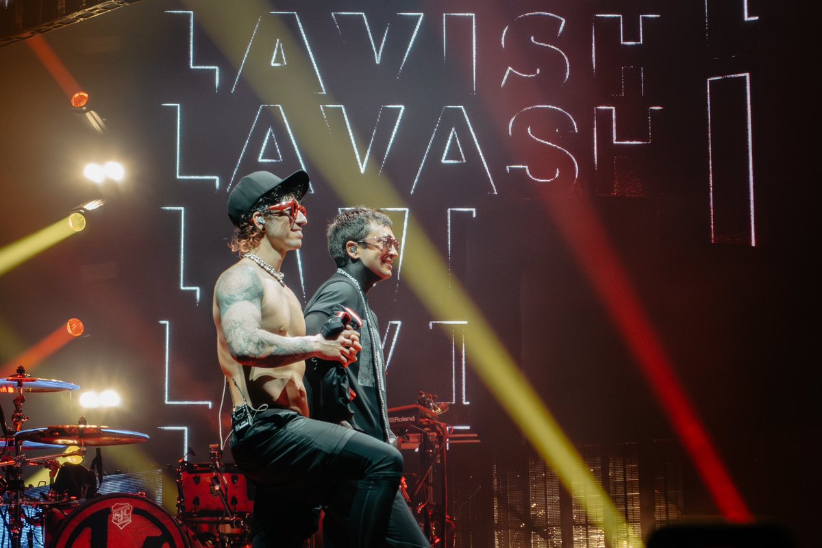 gracr0c's tweet image. twenty one pilots in Manchester !!
on my point and shoot &lt;3
#clancymanchester