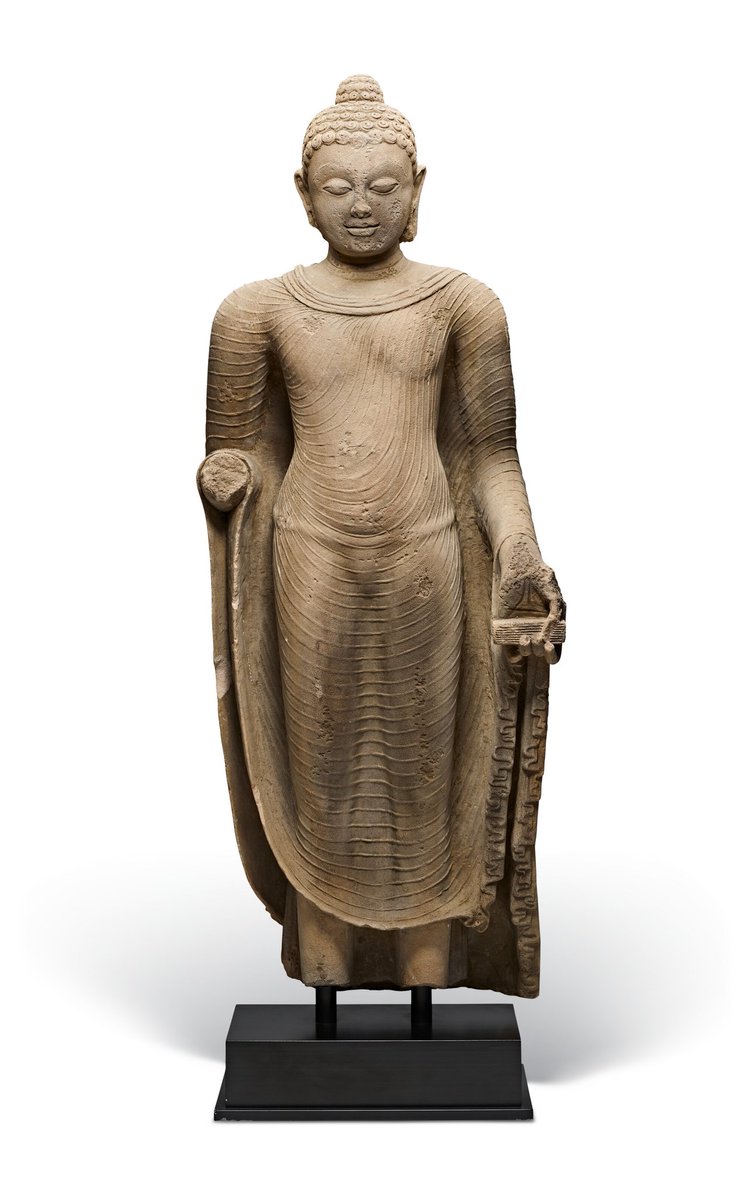 ssharadmohhan's tweet image. A rare c8th century post #GuptaEmpire sandstone figure of #Buddha from #Sanchi sold by @ChristiesInc on March 26th
He holds a Palm Leaf in his left hand this rare as normal statues from #Gandhara region & Gupta period show Him holding the folds His Robes
#buddhapurnima2025