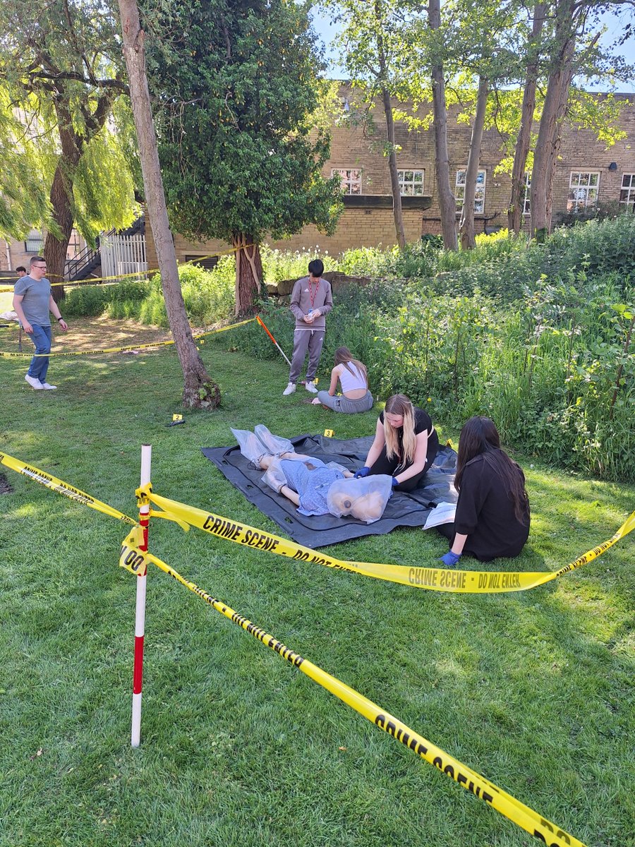 Today Vibha and Anna welcomed students from Burnley College to campus for a Forensic Science and Criminology experience. Students took part in a murder mystery game, then used their forensic expertise to investigate a crime scene under the sun! #TeamBradford