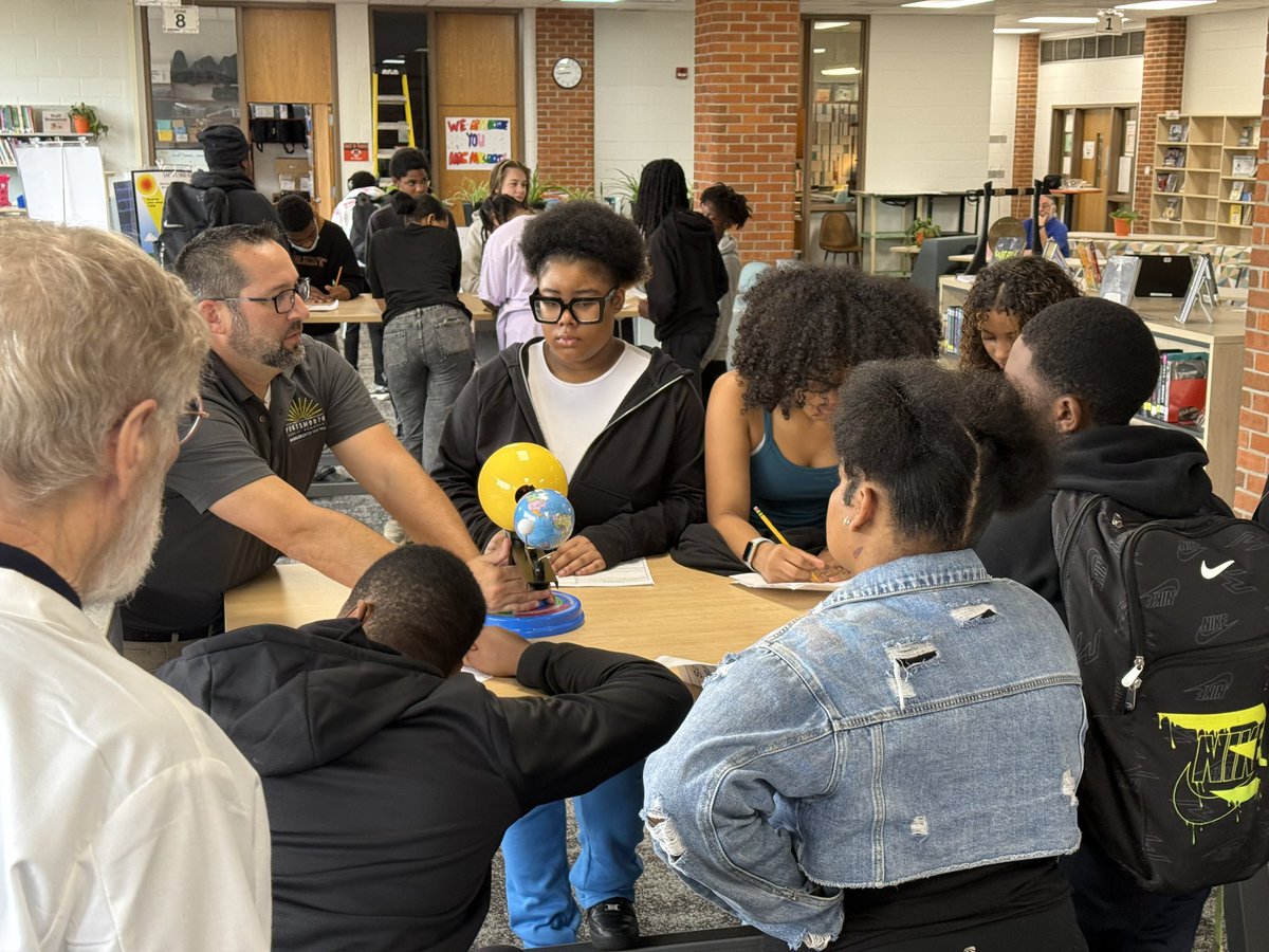 It’s the Battle Royale at Churchland Middle School!! #PPSROCKS <a href="/PortsVASchools/">Portsmouth Schools</a>