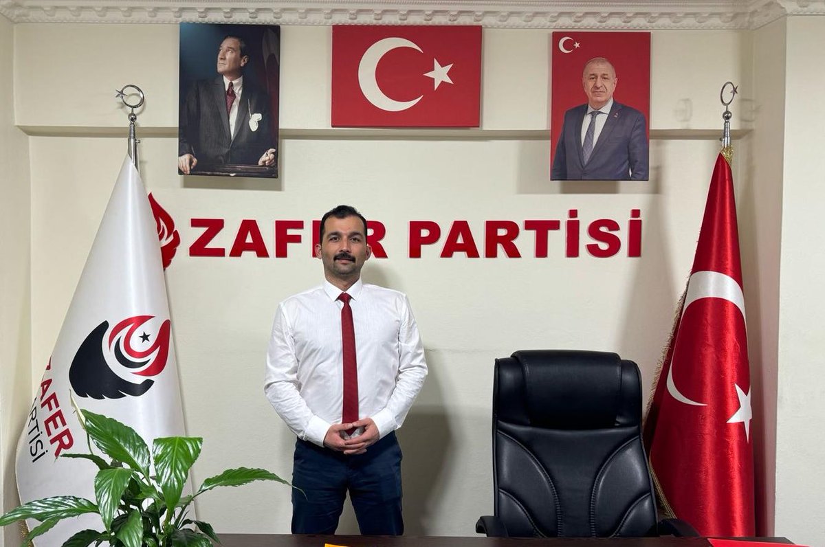 🗣️Zafer Partili Hacı Filik:

“Bir dönem AKP’yi PKK ile iş tutmakla, Türkiye’yi bölmekle suçlayan Devlet Bahçeli, teröristbaşına teşekkür etti.

Görmeniz, duymanız, ayağa kalkmanız için daha ne olması gerekli?

Haritayı 2’ye bölseler ‘vardır bir bildikleri’ mi diyeceksiniz?”