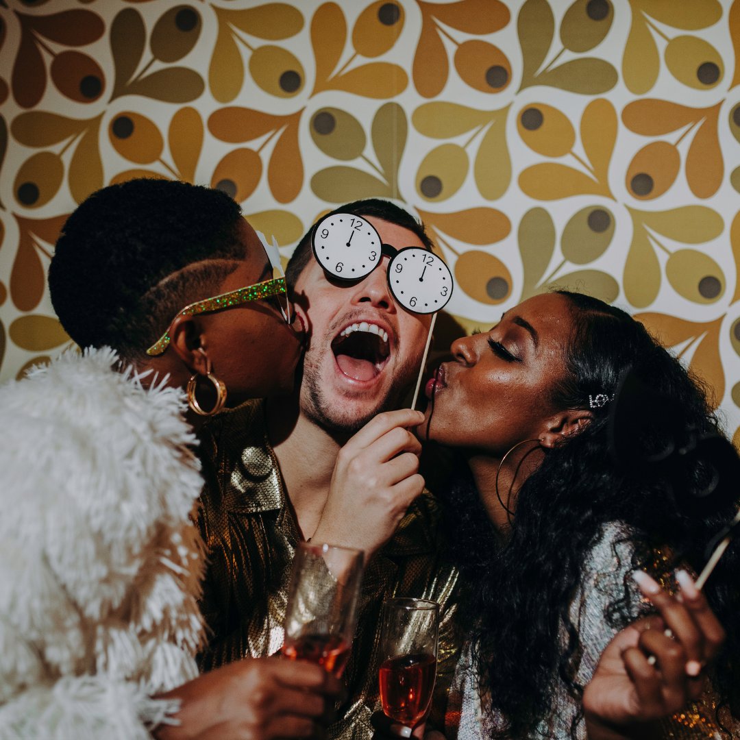 OhMy360PhotoBth's tweet image. Your squad’s next viral moment starts here! 🤳✨ Spin, strike a pose, and watch the likes roll in. #BoothVibes #EventGoals