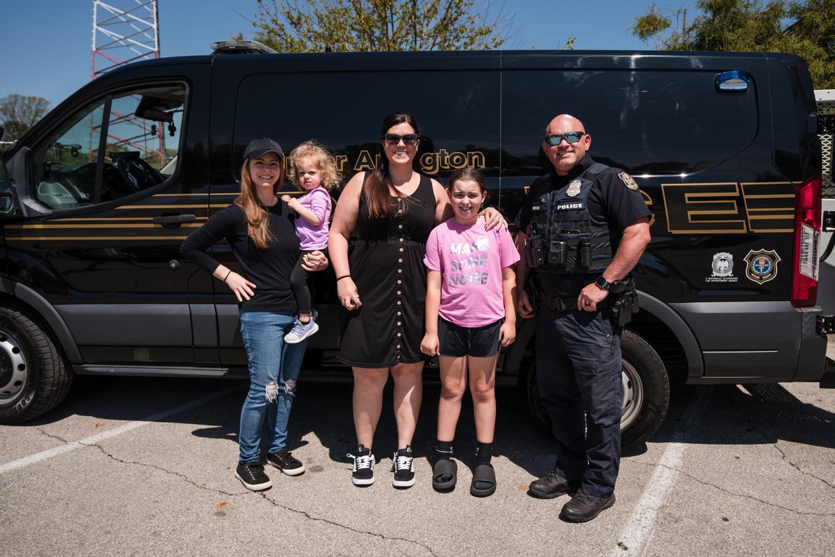City of Upper Arlington Police Division (@cityofuapolice) on Twitter photo Officers had a great time at #SpringFling on Saturday at #Sunny95Park! We loved connecting with the <a href="/CityofUA/">City of Upper Arlington</a> community, chatting with families, and giving kids an up-close look at our cruisers and gear. #UAPD Officers had a great time at #SpringFling on Saturday at #Sunny95Park! We loved connecting with the <a href="/CityofUA/">City of Upper Arlington</a> community, chatting with families, and giving kids an up-close look at our cruisers and gear. #UAPD