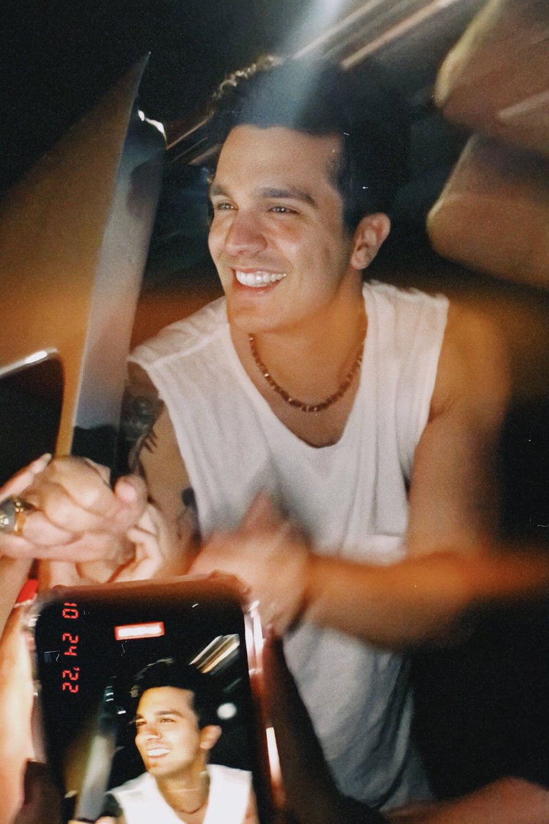 eu vivo demais esse menino, olha esse sorriso caraaaaaa 🤏🤌🥹❤️
1.000 de 10 pra quem tirou essa foto 🤌