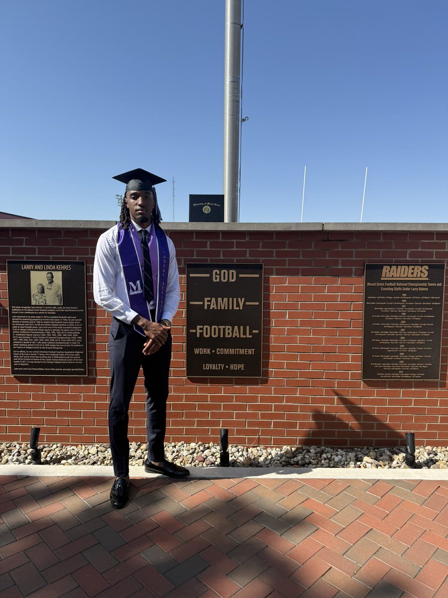 abloadin8's tweet image. I̶ ̶d̶i̶d̶ ̶i̶t̶…God did 🎓 #AGTG