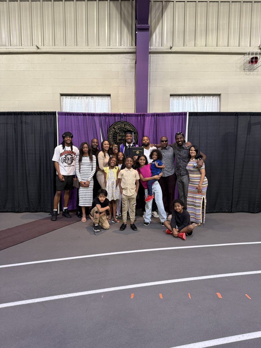 abloadin8's tweet image. I̶ ̶d̶i̶d̶ ̶i̶t̶…God did 🎓 #AGTG