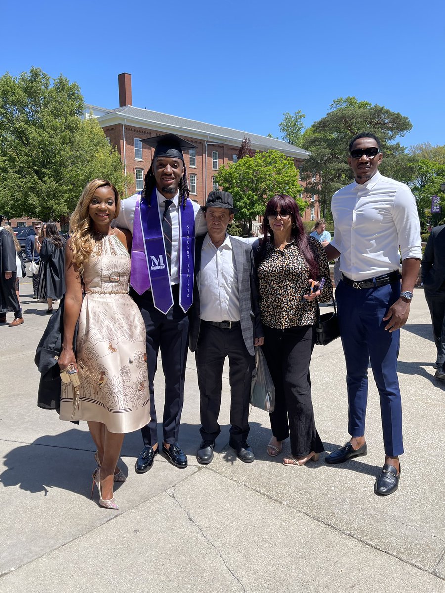 I̶ ̶d̶i̶d̶ ̶i̶t̶…God did 🎓 #AGTG