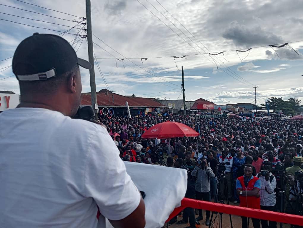 VitusNkuna's tweet photo. Mjumbe wa Kamati Kuu ya CHADEMA Mhe. @godbless_lema akizungumza na wakazi wa Igoma leo tarehe 12 Mei 2025.
Chadema ni Mpango wa MUNGU.
#NoReformsNoElection
#KatibaMpya
#Movement4Change https://t.co/4671Y3EQmf