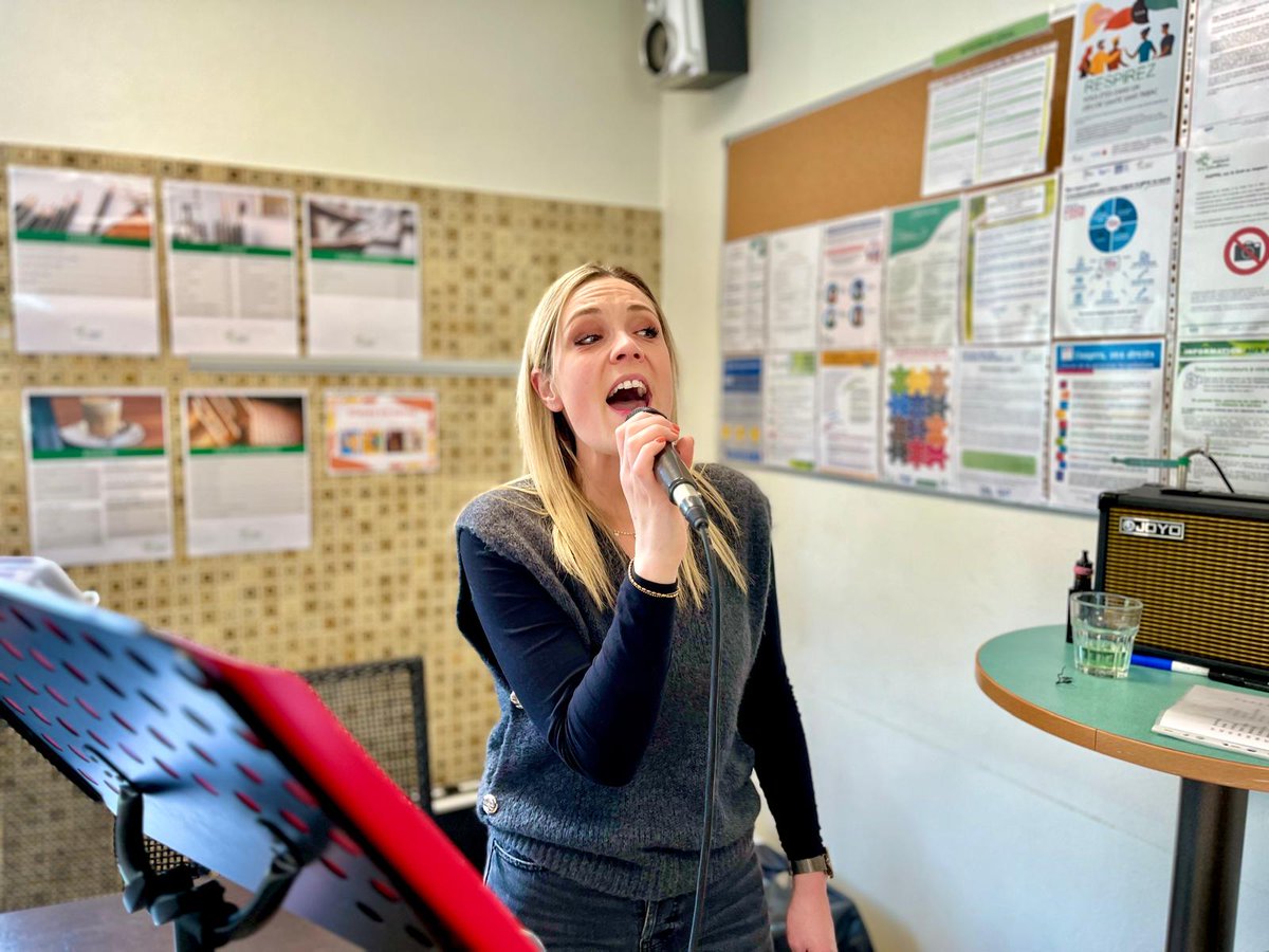 CHChartreuse's tweet image. 🎤 𝗨𝗻 𝗯𝗹𝗶𝗻𝗱 𝘁𝗲𝘀𝘁 𝗽𝗹𝗲𝗶𝗻 𝗱’𝗲́𝗻𝗲𝗿𝗴𝗶𝗲 𝗮̀ 𝗹𝗮 𝗖𝗮𝗳𝗲́𝘁𝗲́𝗿𝗶𝗮 !🎤

Une vingtaine de participants ont testé leurs connaissances musicales cet après-midi !🎶

👏 Merci à 𝗟𝗮𝘂𝗿𝗮 et 𝗣𝗮𝘁𝗿𝗶𝗰𝗲 des 𝗙𝗟𝗬𝗜𝗡 𝗣𝗘𝗡 pour ce moment festif !🎸✨