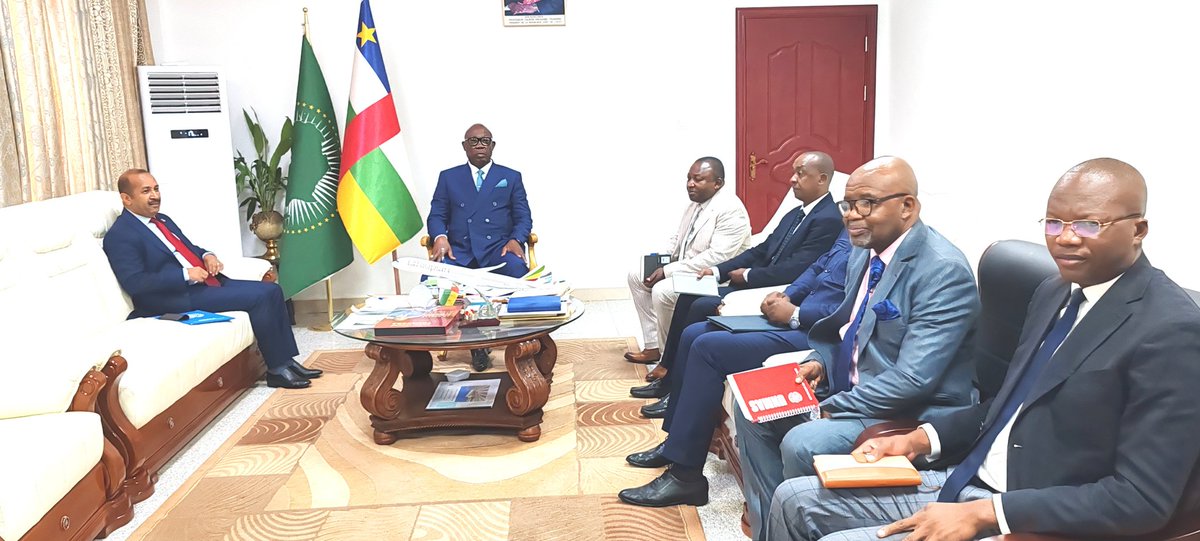 Le Premier Ministre Félix MOLOUA a eu ce 12/5/25 un entretien avec <a href="/Ag_Ayoya/">Mohamed Ag Ayoya</a> , Représentant adjoint du secrétaire général de l’ONU en Centrafrique sur les préparatifs des élections locales du 31 Août 25 et sur la situation humanitaire du pays.