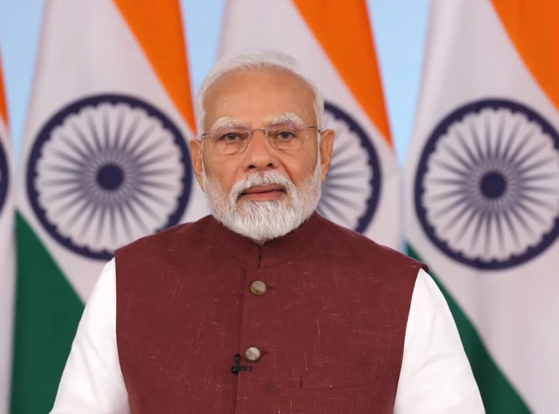 दुनिया ने देखा, कैसे पाकिस्तान के drones, missiles भारत के सामने तिनके की तरह बिखर गईं। 

भारत के सशक्त एयर डिफेंस सिस्टम ने उन्हें आसमान में ही नष्ट कर दिया। 

पाकिस्तान की तैयारी सीमा पर वार की थी, लेकिन भारत ने पाकिस्तान के सीने पर वार कर दिया।

- पीएम <a href="/narendramodi/">Narendra Modi</a>