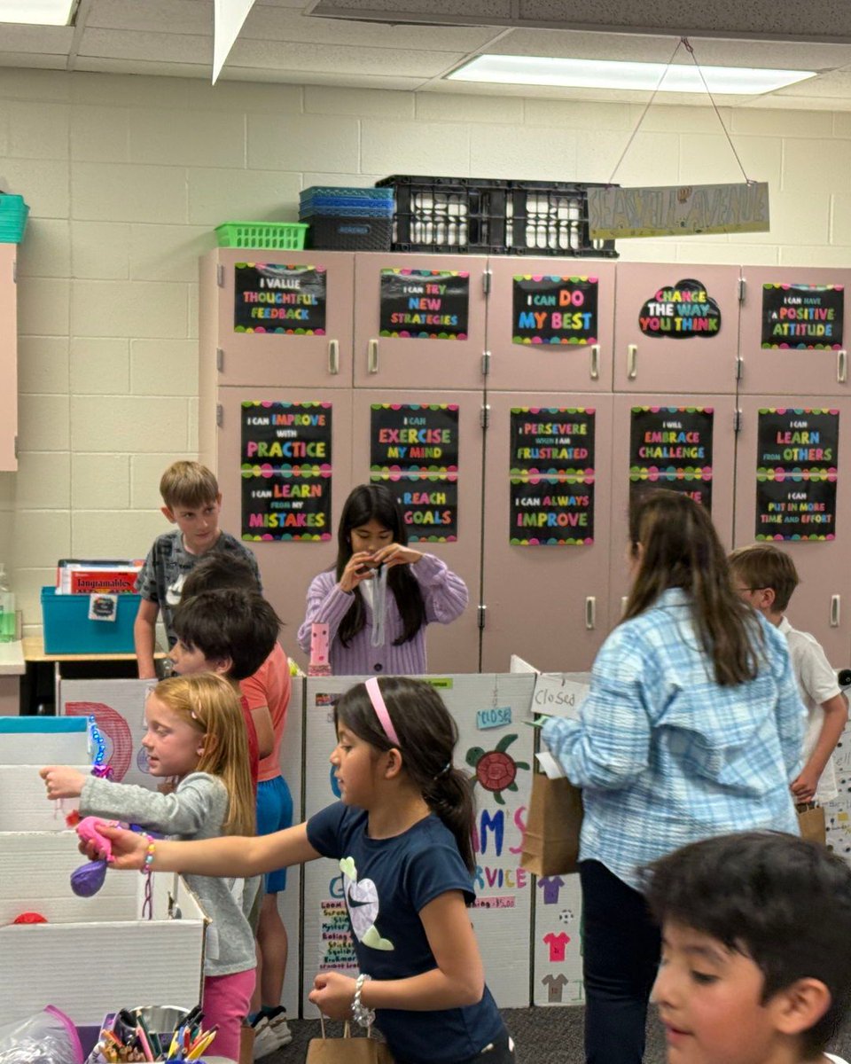 LongmontEstates's tweet image. Fourth grade's mini city was a big hit this year. Students had a great time running their own city. Each student had to design and run a business, pay rent, and participate in the city government. This is such a memorable way to teach economics! @SVVSDsupt @BuchlerStVrain