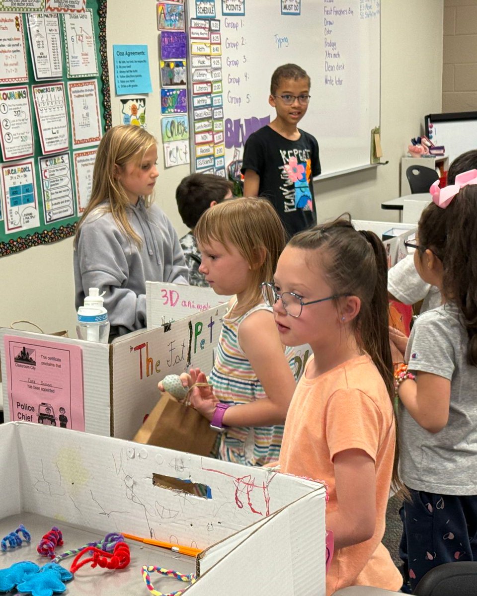 LongmontEstates's tweet image. Fourth grade's mini city was a big hit this year. Students had a great time running their own city. Each student had to design and run a business, pay rent, and participate in the city government. This is such a memorable way to teach economics! @SVVSDsupt @BuchlerStVrain