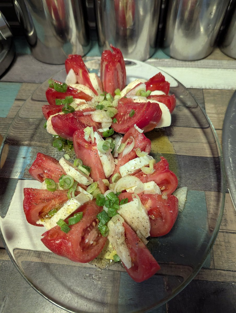 Ќе ми даеш капрезе, ама на четири и без босилек