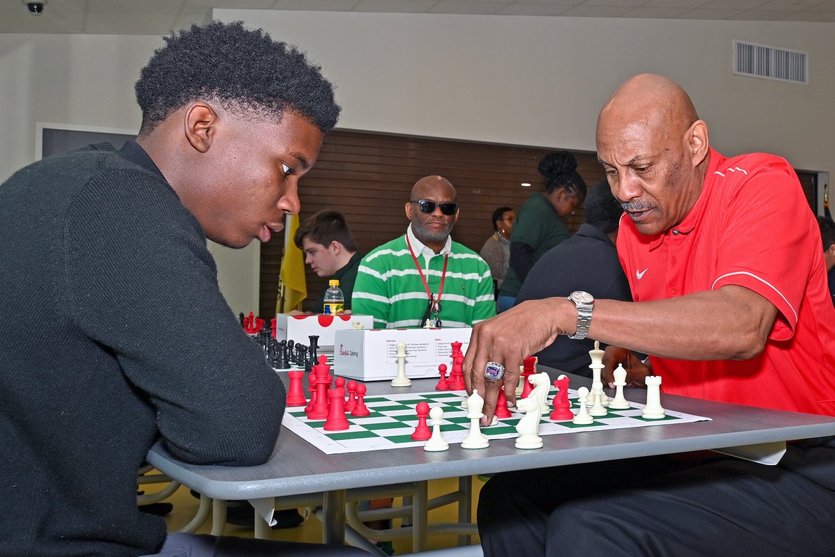 Checkmate! ♟️Through a partnership with Perfect TeamPlay, Inc., #HCDE students are learning to play chess and using strengthened social skills in life. On May 8, students from all 4 special schools competed at the annual Chess Tournament. blog.hcde-texas.org/2025/05/12/che… #BeTheImpact 🎉