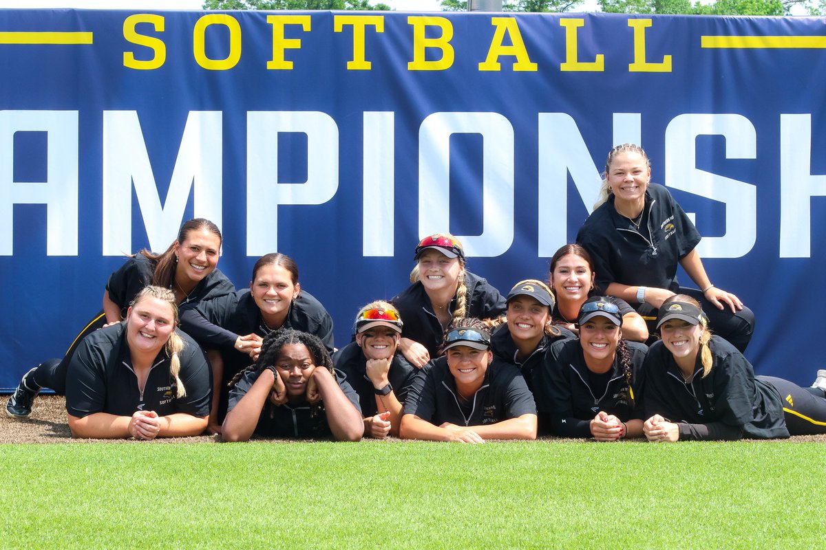 SouthernMissSB's tweet image. Golden Eagle Graduates 🦅🔝
Congratulations to the Class of 2025! 🎓
#SMTTT | #RiseAsOne