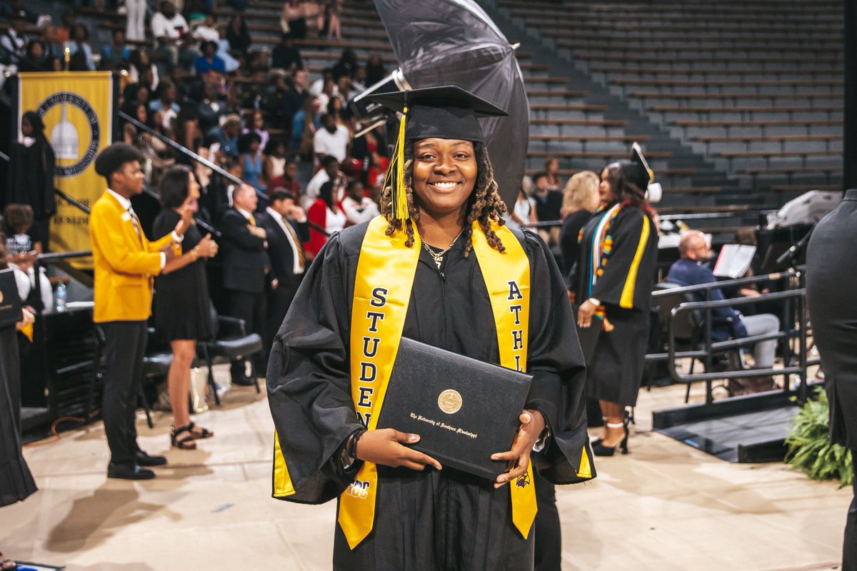 SouthernMissSB's tweet image. Golden Eagle Graduates 🦅🔝
Congratulations to the Class of 2025! 🎓
#SMTTT | #RiseAsOne
