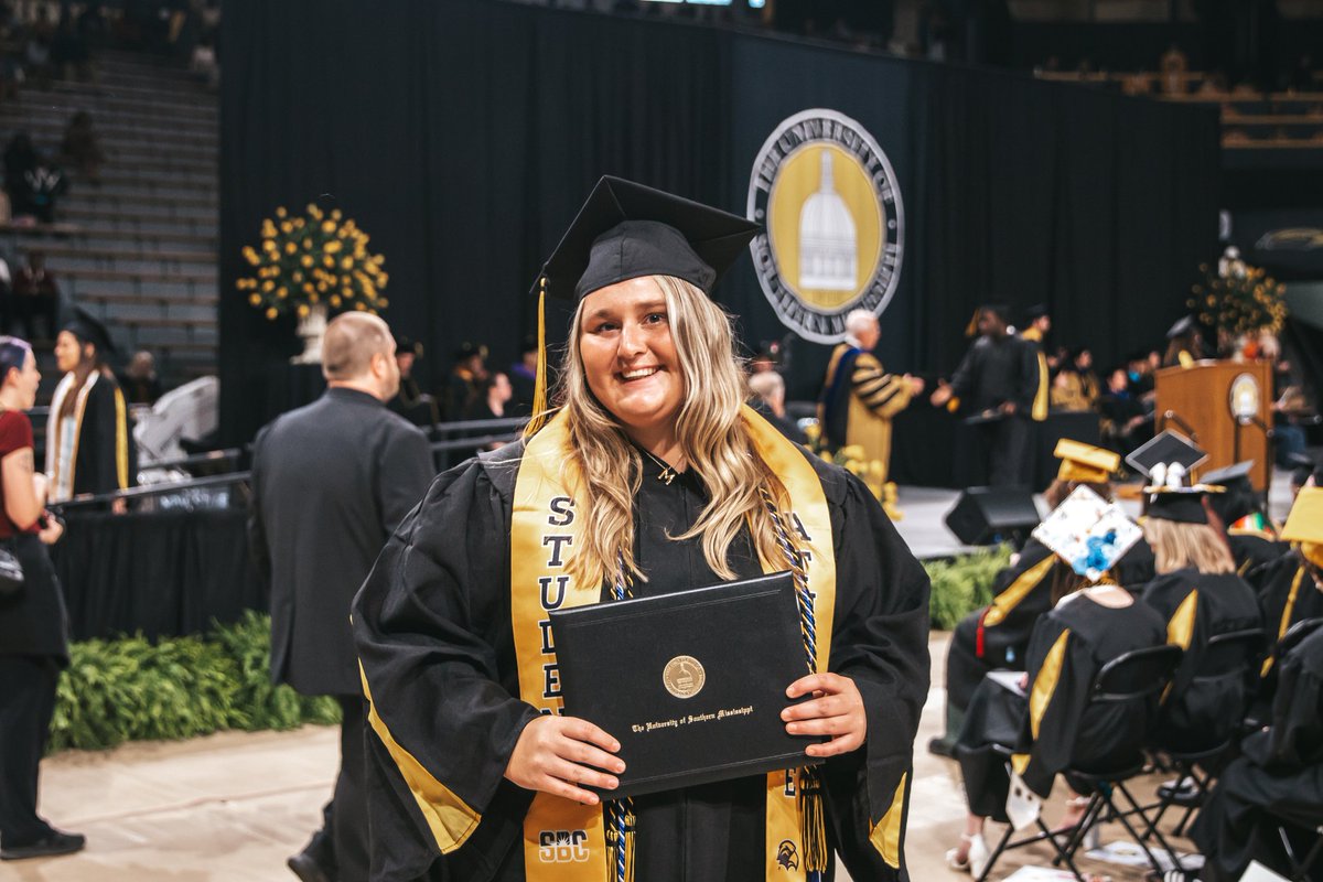 SouthernMissSB's tweet image. Golden Eagle Graduates 🦅🔝
Congratulations to the Class of 2025! 🎓
#SMTTT | #RiseAsOne