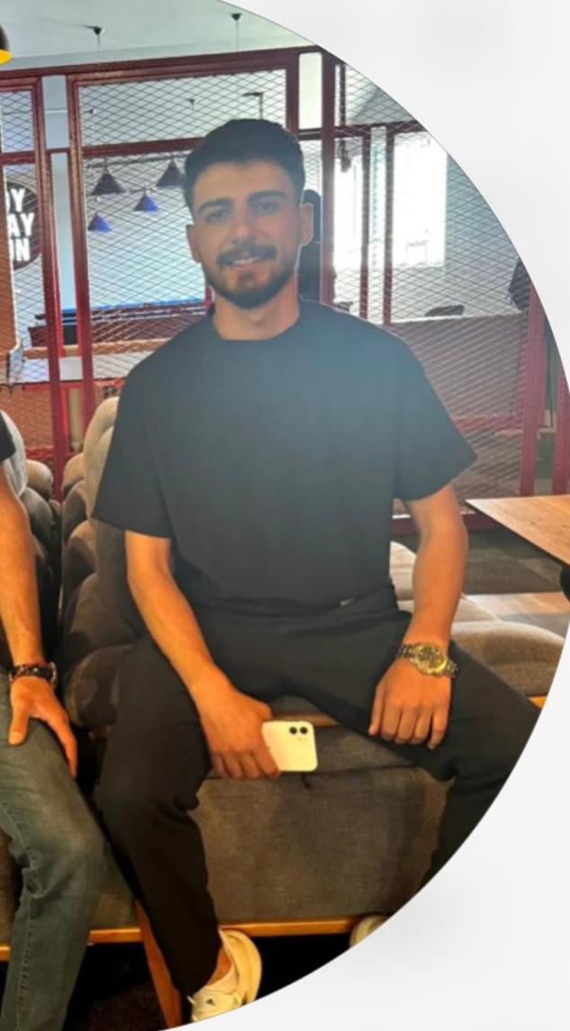 Uğur Ödül..
24 yaşında..
Balıkesir Sındırgı'da çalıştığı TOKİ inşaatında perde beton kalıbının altında kalarak hayatını kaybetti..
İlk iş günüydü, Diyarbakırlı..
v/Dev Yapı-İş