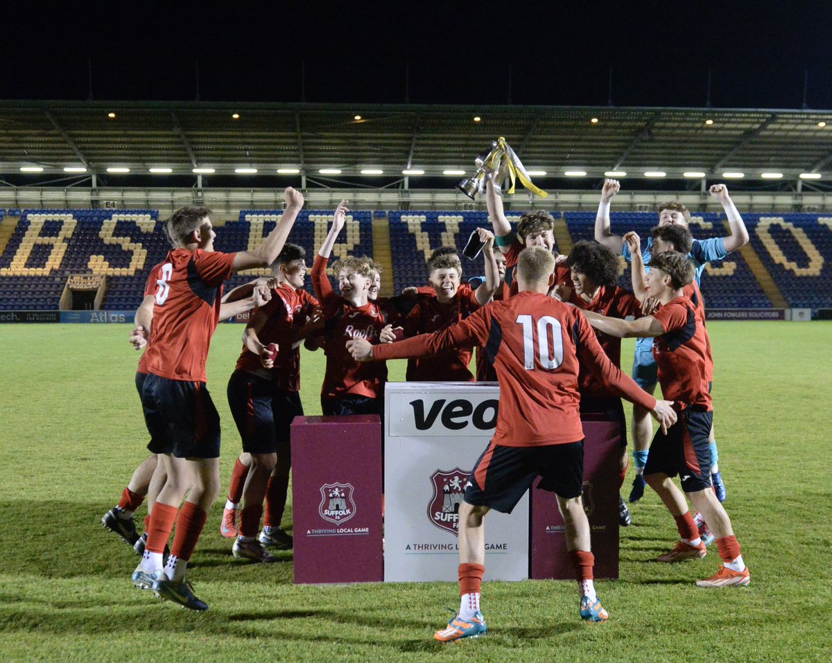 NMAcademy1's tweet image. History made! 🏆
Our U18s are Midweek Cup champions after a thrilling final!
Hard work, resilience and determination paid off.
📲 More here: shorturl.at/PgI8T