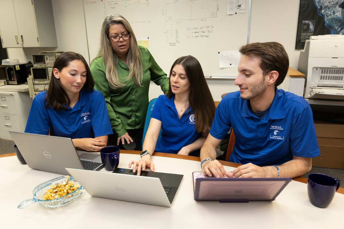 Mentorship matters! 🌟 Highlighting Dr. Debra Barry &amp; Heather Nesbitt’s work shaping impactful mentoring.

Learn more here: [loom.ly/T68WcXc] 

#Mentorship #StudentSuccess #ProfessionalGrowth #BetterMentorship #UFIFAS #AEC