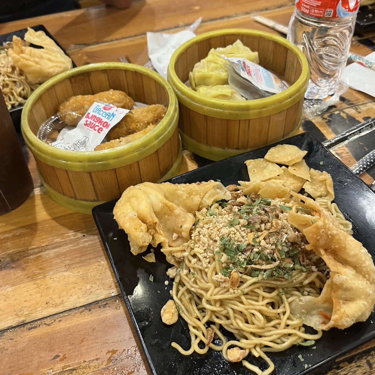 Anak lanang ngajak makan gacoan katanya mau yang pedes-pedes
Mules Papa, dek 🥲