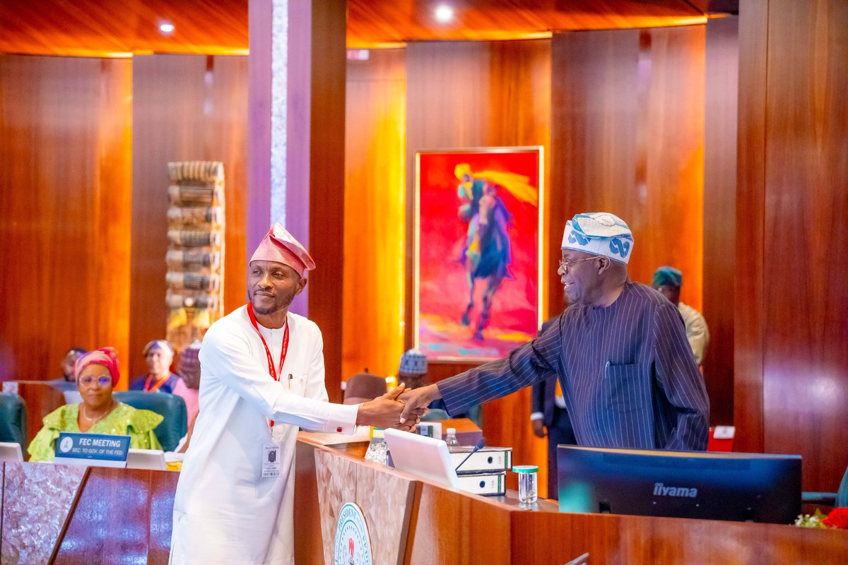 This afternoon, I swore in the newly appointed Independent National Electoral Commission commissioners and members of the Board of the Code of Conduct at the State House in Abuja.

I encourage them to uphold the highest standards of integrity in their roles and actively