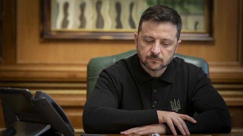 Ukrajinský prezident Volodymyr Zelenskyj v neděli prohlásil, že koncem tohoto týdne odcestuje do Turecka, kde se setká s ruským prezidentem, aby projednali „nezbytný základ pro diplomacii“ k ukončení války. Putinův mluvčí ale na dotazy nereagoval.
publico.cz/svet/putinuv-b…