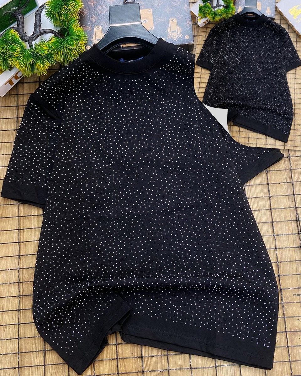 scoffs_store's tweet image. STEP INTO LUXURY WITH EVERY SPARKLE ✨ 

This designer tees are detailed with subtle yet striking rhinestone accents-perfect for turning heads while keeping it classy.

Price: N30,000

Sizes: M-2XL

Available now. Limited stock!

DM to order | Nationwide delivery

🤙08060215766