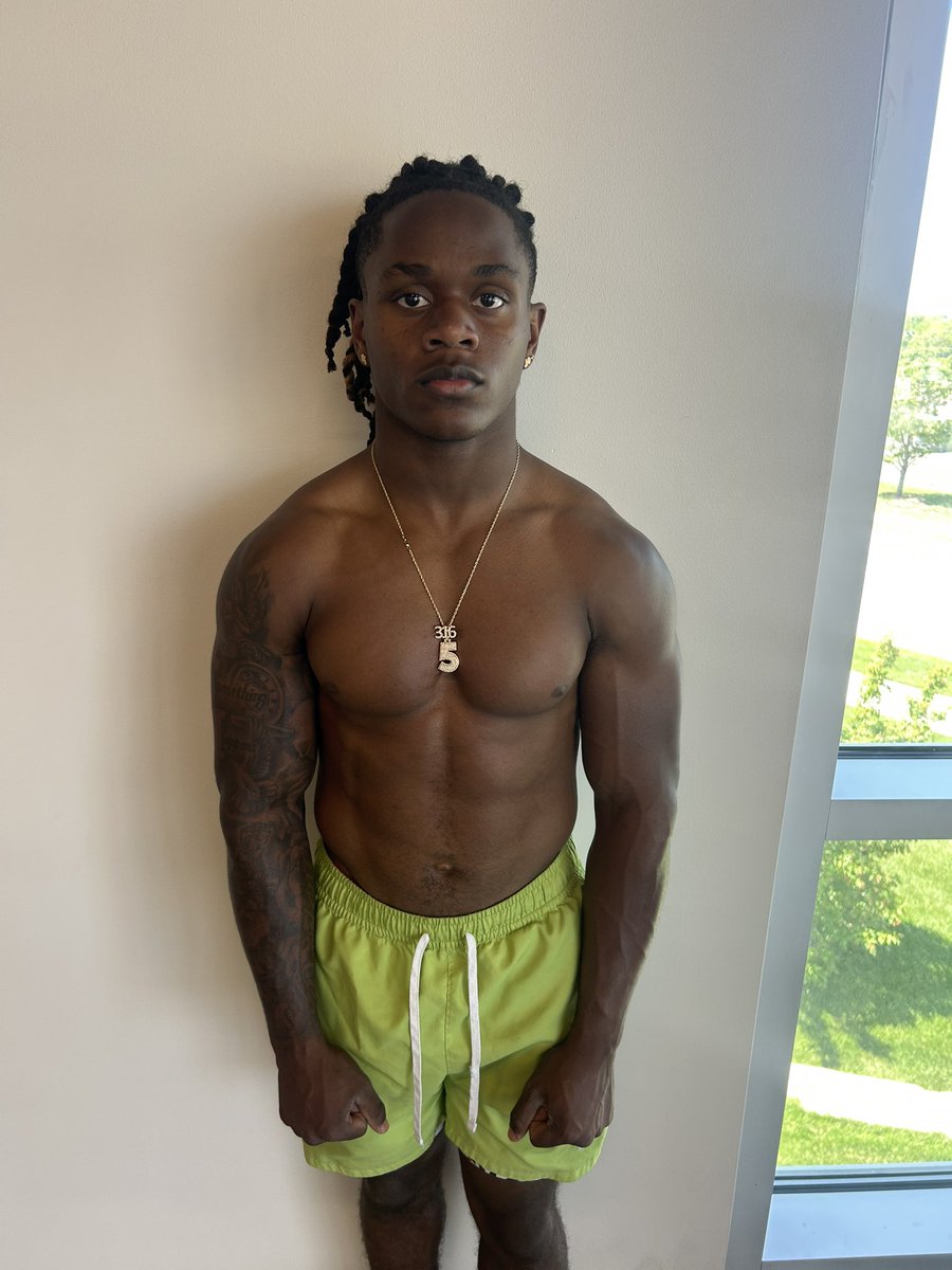 ArieusFinleyJr5's tweet image. 5’7 160 RB 27’
Bench 300
10.3 yards per carry
0 fumbles, 27 tds
hudl.com/athlete/173277…
@CoachMcLin
@DeMarcoMurray @IM_THEEACEWALES
@spedbraet @EddieGeorge2727
@coach_smcgowan @JakeSpenceUSU
@CoachAMayes
@CoachWallaceKU @patcashmore @SpurrierCoach @CoachNCole
@CoachOlivo