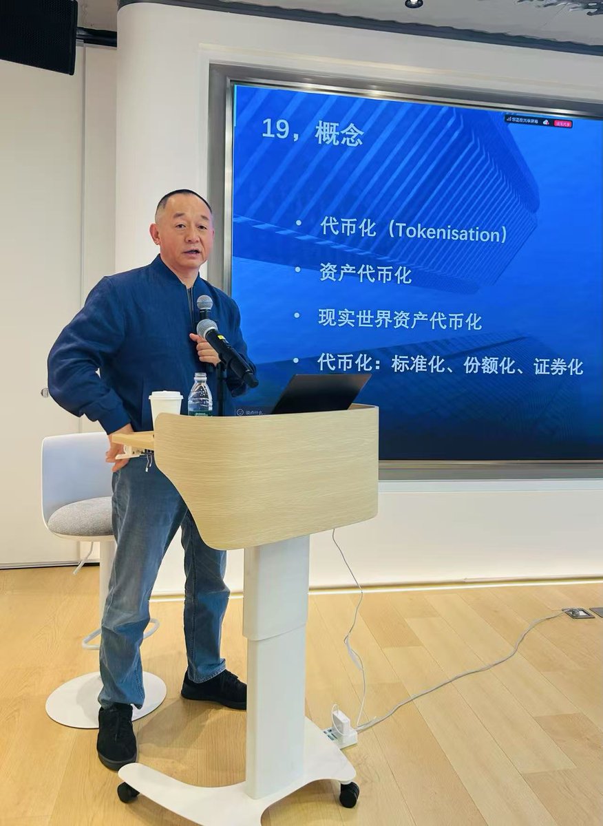 万物岛发起人肖风博士在万物创造营S4火爆的毕业演讲，PayFi/稳定币/RWA/AI赛道都有重点review～
#万物岛精选👉mp.weixin.qq.com/s/dHTeVGRDVvkF…
#万物创造营 #万物岛ThreeDAO #肖风 #CreatorCamp