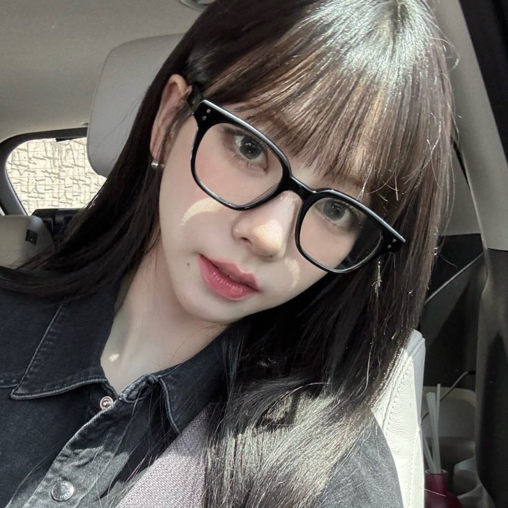 airibluu tweet media