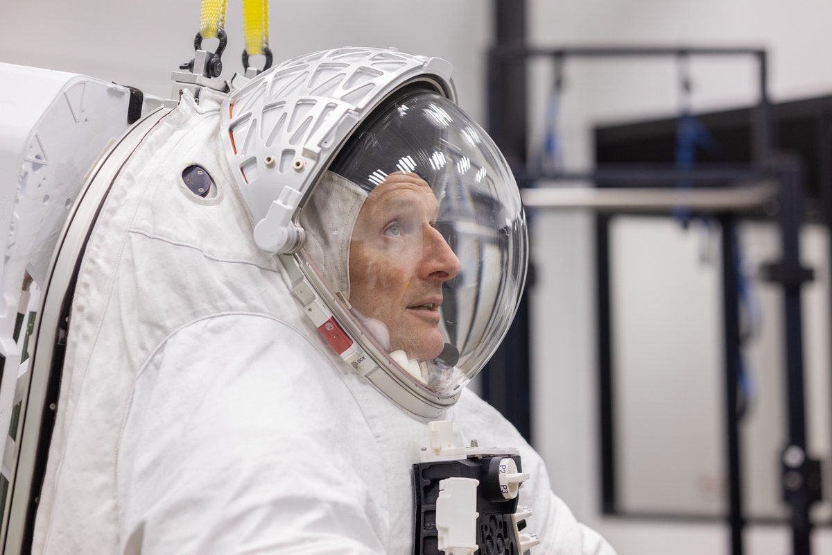 Axiom Space (@axiom_space) on Twitter photo Thanks for visiting <a href="/astro_matthias/">Matthias Maurer</a>! Matthias got a firsthand look at the spacesuit that will return humans to the Moon. Fun fact: Matthias is the first @ESA astronaut to test out our next-generation spacesuit, the #AxEMU. Thanks for visiting <a href="/astro_matthias/">Matthias Maurer</a>! Matthias got a firsthand look at the spacesuit that will return humans to the Moon. Fun fact: Matthias is the first @ESA astronaut to test out our next-generation spacesuit, the #AxEMU.