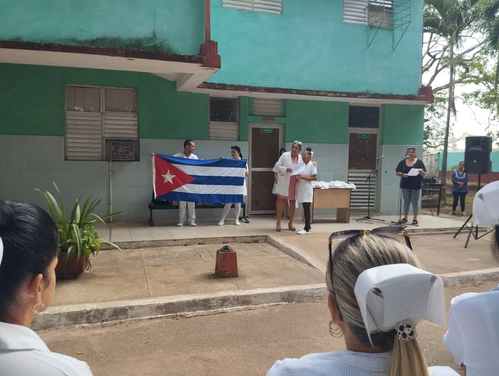 Reconocimos hoy en #PericoEnVictoria la labor del Gremio de Enfermería. 
#MatancerosEnVictoria
<a href="/CarlosC64808313/">Carlos Clemente</a> 
<a href="/BatistaAliuska/">Ali</a> 
<a href="/DrReinol/">Dr.C. Reinol Delfin García Moreiro</a> 
<a href="/DrRobertoMOjeda/">Dr. Roberto Morales Ojeda</a> 
<a href="/FiscalaProvinc1/">Fiscalía Provincial de Matanzas</a> 
<a href="/gpppmatanzas/">Gobierno Provincial del Poder Popular en Matanzas</a> 
<a href="/japortalmiranda/">José Angel Portal Miranda</a> 
<a href="/JuanAlbert96111/">Juan Alberto Alfonso Yanes</a> 
<a href="/MalagonOfelia/">Ofelia Malagón Márquez</a> 
<a href="/mariofsabines/">Mario Sabines Lorenzo</a>