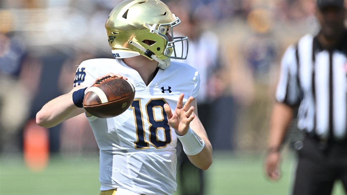 ● QB Spotlight ●

Steve Angeli

Notre Dame ➡️ Syracuse

🔐 Breakout Watch

• Angeli is a prime candidate for a breakout season if he's able to win the Cuse starting QB job. In his career he's already showed a lot of potential with 772 Passing yards 10 TDs 1 INT while