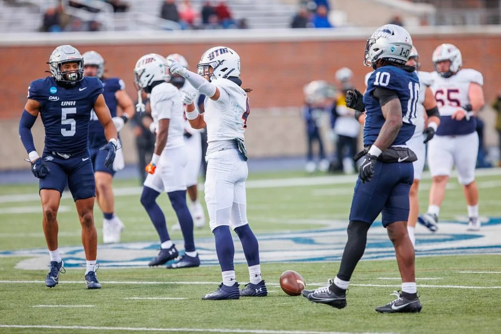 ADarien11Davis's tweet image. #AGTG After a great conversation with @CoachStoutUTM I’m Blessed to received a D1 offer from University of Tennessee at Martin!! #Skyhawks
@UTM_FOOTBALL @coachTJ_UTM @CoachAClifton @StewartsCreekFB @CoachB_CAUDILL @CSmithScout
@coachpt91 @wcsSHS_Recruit @TomLoy247 @ChadSimmons_