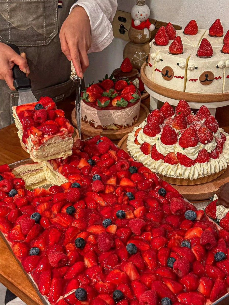 strawberry cakes