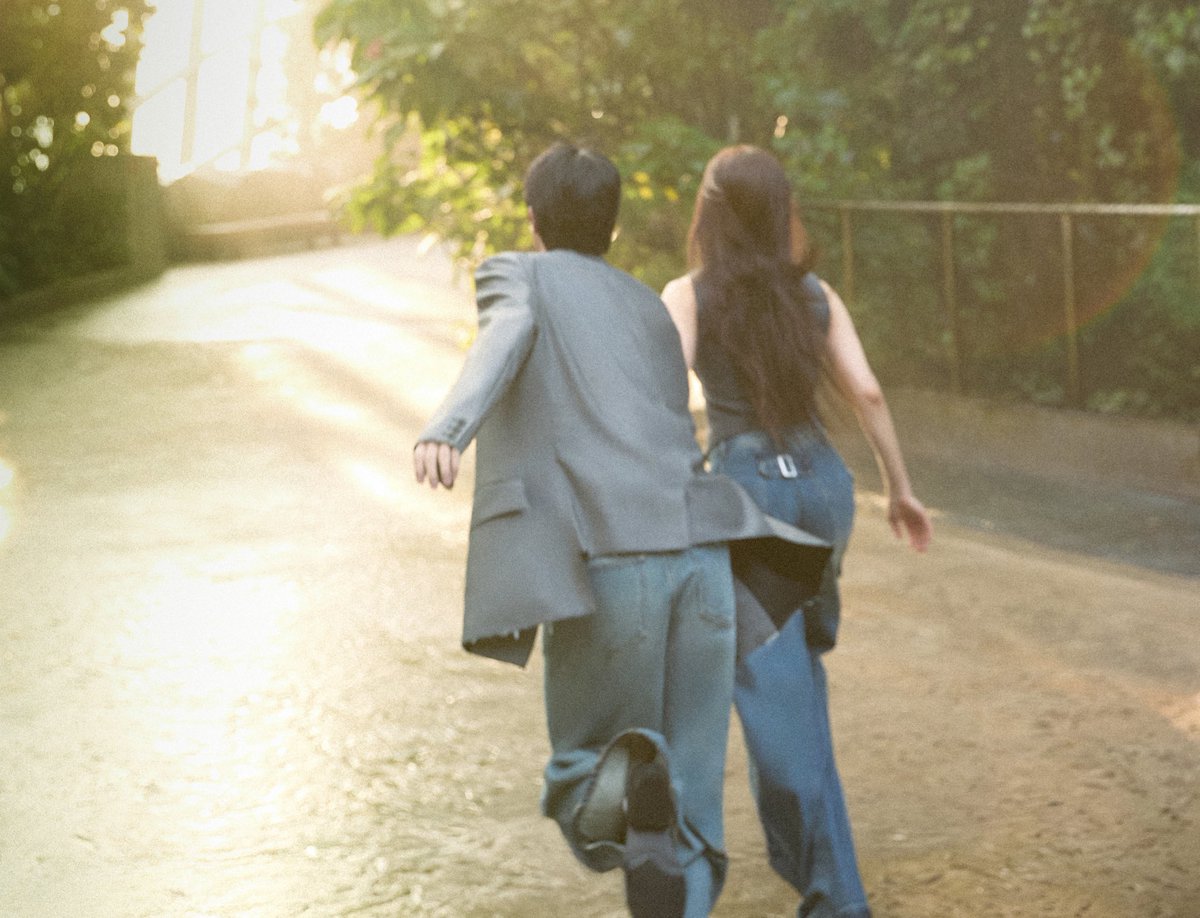 나 이거 연세고려 웨딩사진이라고 생각한 다음에 그냥 생을 마감하려고 하는데 동참할 사람 있어?