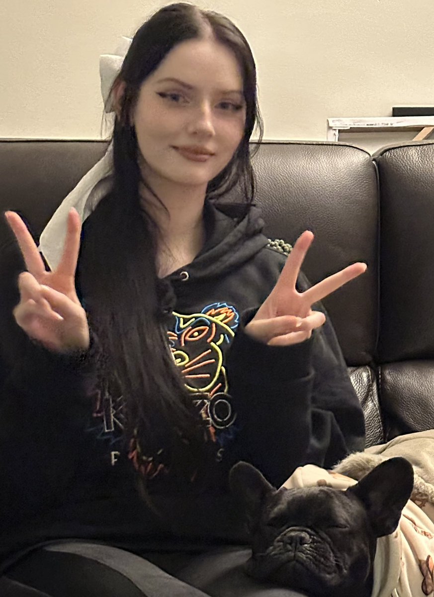 My friends dog was being a bit cute 🤭
-~-~-~-~-~-~-~-~-~-~-~-~-~-~-~-~-~-~-
#cutie #frenchie #blackhair #irl #aussie #cute #cutegirl #frenchbulldog #dog #cuteanimals