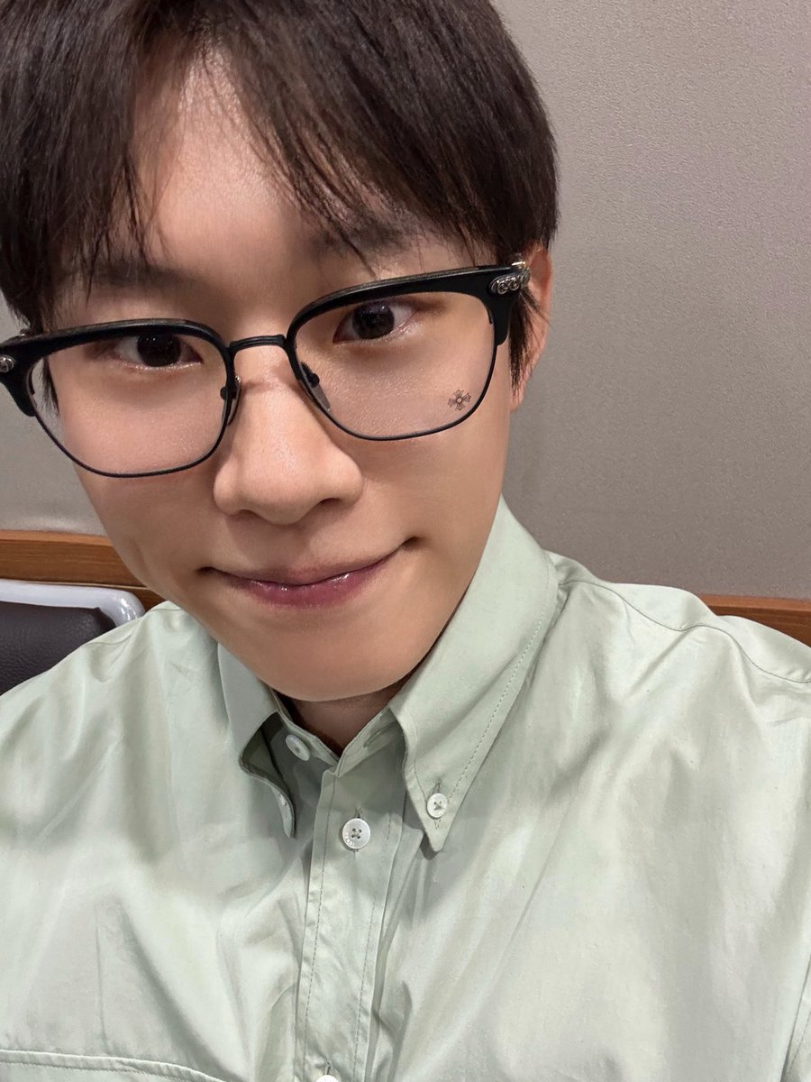 storyjcompany's tweet photo. [#📸]
김Sanctuary와 함께한 별밤✨

#김성철 #KimSungCheol #영화 #파과 #THEOLDWOMANWITHTHEKNIFE #투우 #라디오 #MBCFM4U #김이나의별이빛나는밤에 #별밤 #비하인드 #스토리제이컴퍼니 #Storyjcompany https://t.co/69NObMDqXR