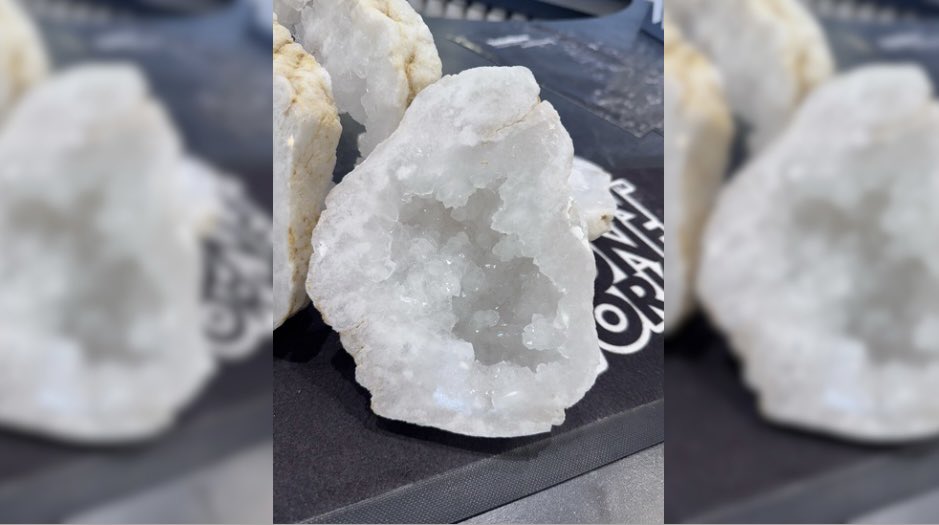 DesignStonework's tweet image. From Morocco to masterpiece ✨ 

A customer brought us this stunning geode from their travels, and we had the pleasure of slicing it into elegant display pieces for their home🏡

A beautiful way to bring a piece of the world into your space 💫
#geode #homedecor #norfolk #norwich