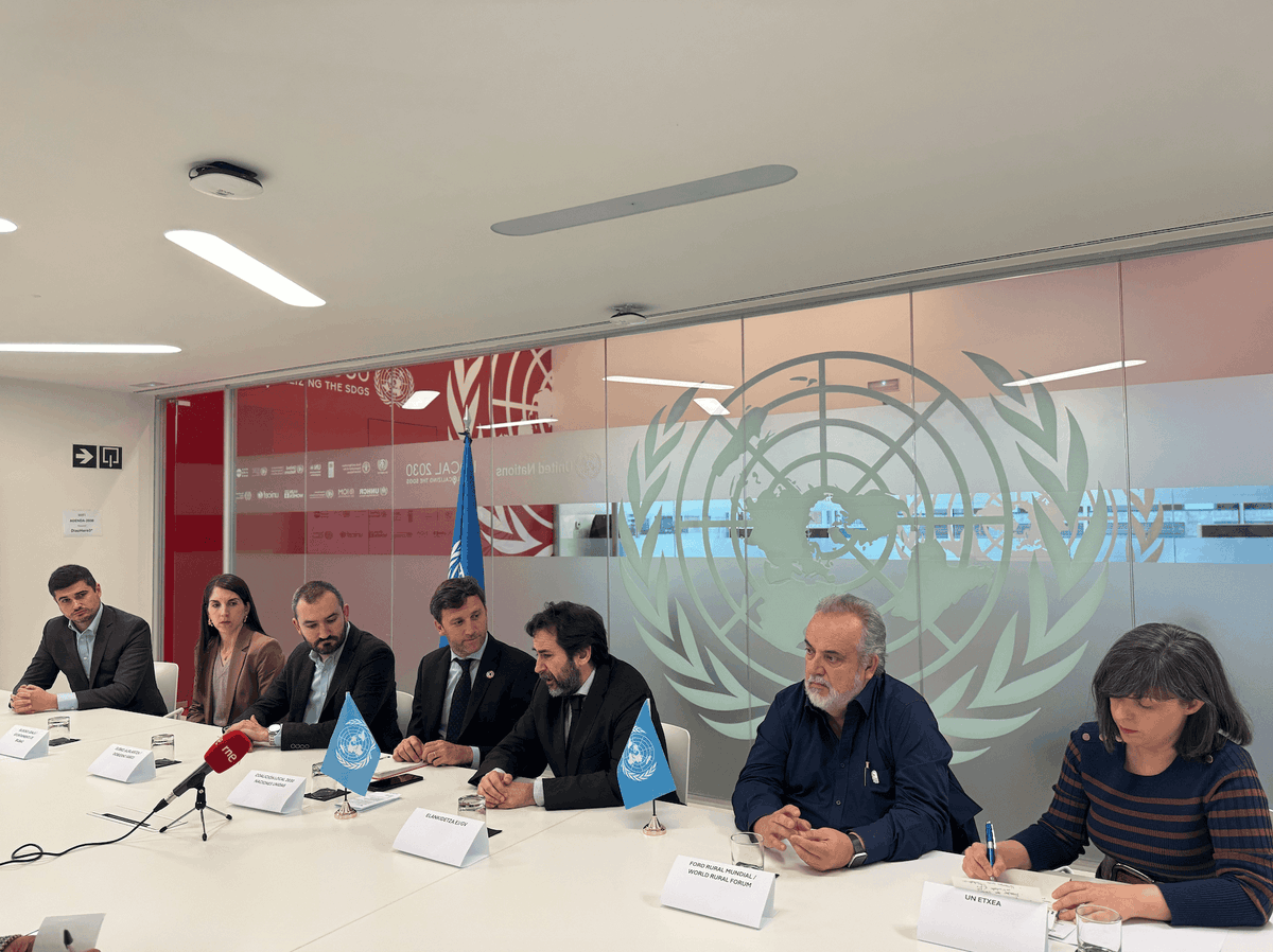 Joint SDG Fund 🇺🇳 (@jointsdgfund) on Twitter photo This week’s #BilbaoSprint brings together UN, government & finance leaders to rethink local financing for food systems & the green transition.
At a press gathering, <a href="/Local2030/">Local2030 Coalition</a>, <a href="/JointSDGFund/">Joint SDG Fund 🇺🇳</a> & partners spotlighted what’s at stake on the #RoadToSeville.
🔗jointsdgfund.org/article/inform… This week’s #BilbaoSprint brings together UN, government & finance leaders to rethink local financing for food systems & the green transition.
At a press gathering, <a href="/Local2030/">Local2030 Coalition</a>, <a href="/JointSDGFund/">Joint SDG Fund 🇺🇳</a> & partners spotlighted what’s at stake on the #RoadToSeville.
🔗jointsdgfund.org/article/inform…