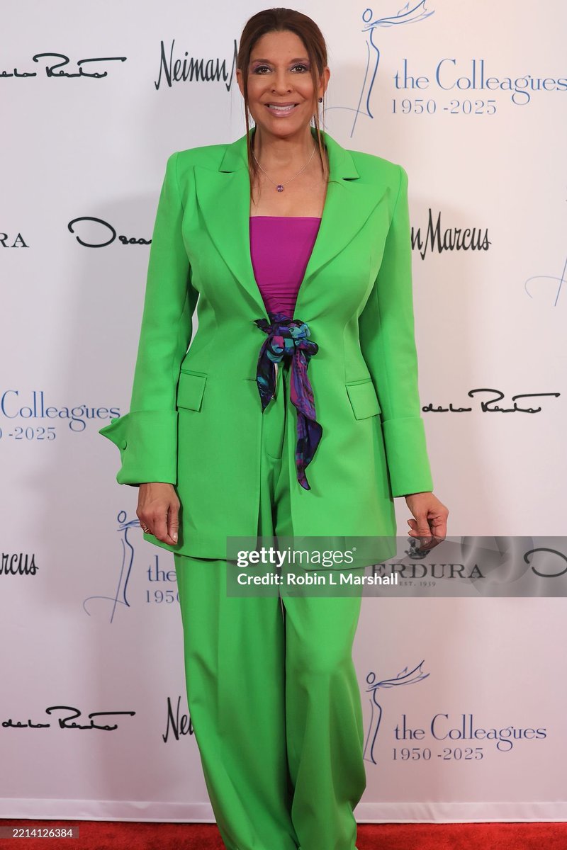 DevineNews's tweet image. Wow! Learned about a program, a camp, for foster youth and rescue animals founded by actress @hilaryswank. 🐾
She was honored on Friday by @thecolleaguesla celebrating their 75th anniversary of philanthropy. She was presented by Kathy Bates.🙌