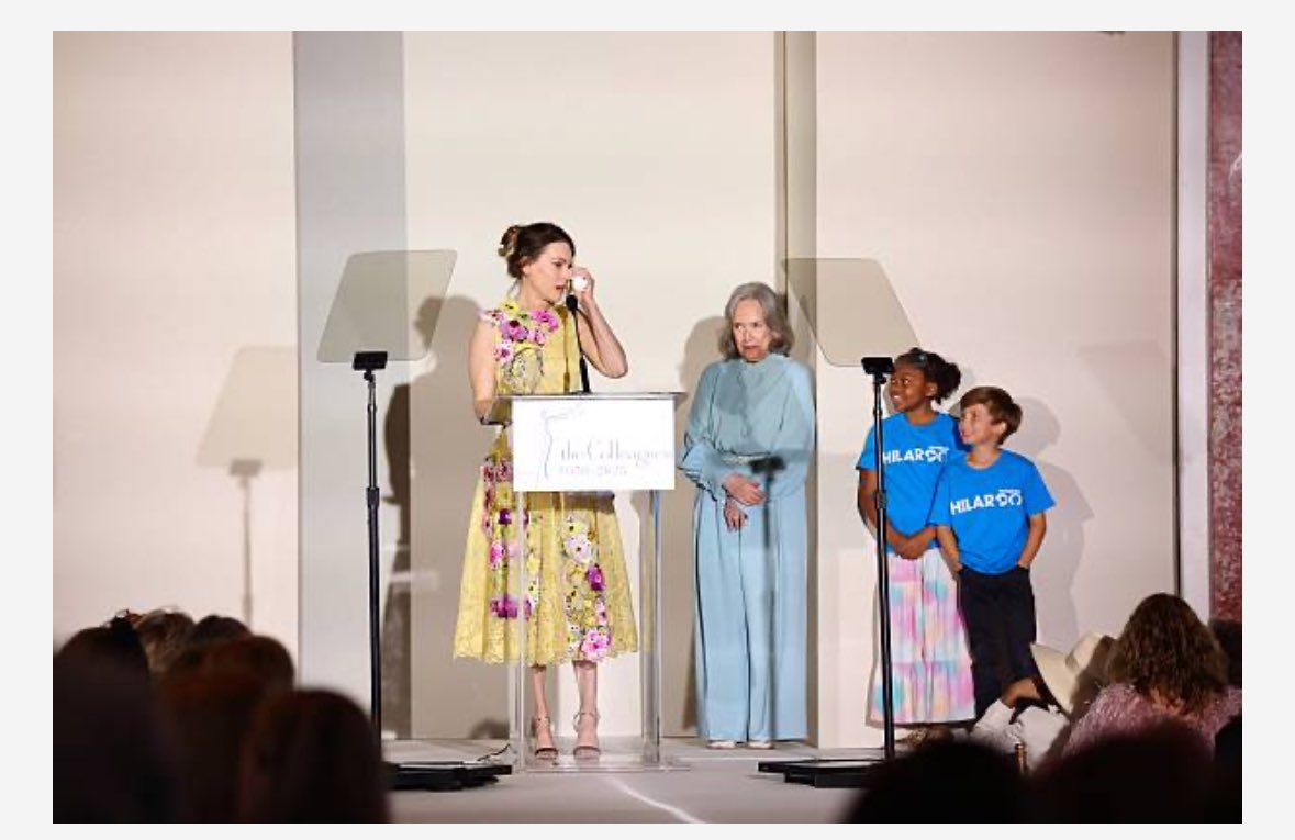 DevineNews's tweet image. Wow! Learned about a program, a camp, for foster youth and rescue animals founded by actress @hilaryswank. 🐾
She was honored on Friday by @thecolleaguesla celebrating their 75th anniversary of philanthropy. She was presented by Kathy Bates.🙌