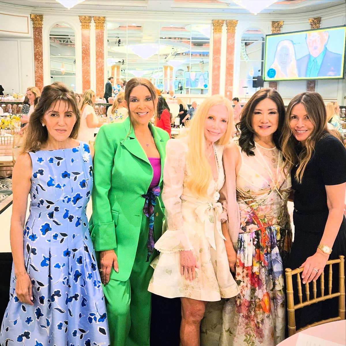 Wow! Learned about a program, a camp, for foster youth and rescue animals founded by actress @hilaryswank. 🐾 

She was honored on Friday by @thecolleaguesla celebrating their 75th anniversary of philanthropy. She was presented by Kathy Bates.🙌
