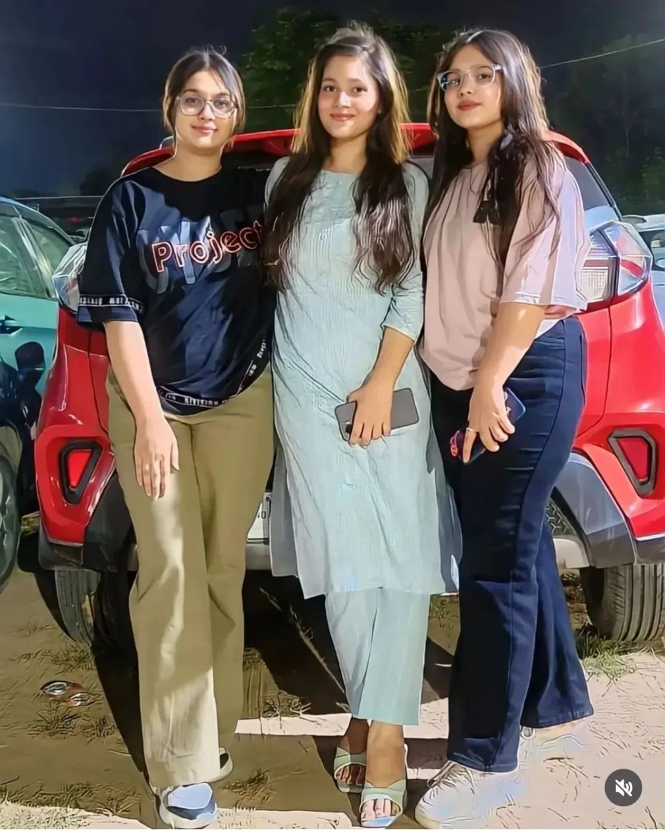 MeEnA जी tweet media