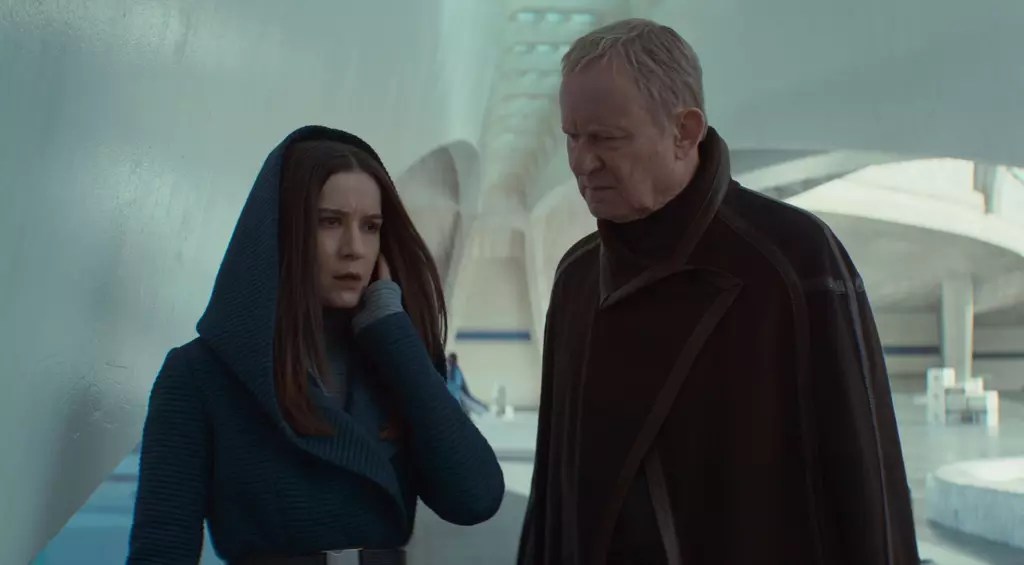 bri4117's tweet photo. I've heard That episode 10 will be a Kleya &amp; Luthen centric ep with flashbacks. There are shots in various trailers That suggests ISB finds a safe house So they might trace the ownership of the flat back to the gallery. @Ky1eKatarn @StarWarsMeg1 https://t.co/18MXKaZfYz