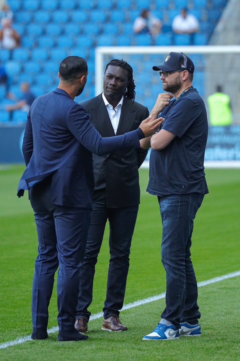 Bafétimbi Gomis (@bafgomis) on Twitter photo Un beau moment de partage avec <a href="/MedhiBenatia/">MBenatia5</a> & <a href="/BODMERmathieu/">Mathieu Bodmer</a> , deux anciens joueurs qui ont réalisé de belles carrières et maintenant à la tête de deux grands clubs, le club doyen <a href="/HAC_Foot/">Havre Athletic Club ⚽️</a> et un des plus grands clubs de France, <a href="/OM_Officiel/">Olympique de Marseille</a> .
De riches échanges sur les enjeux Un beau moment de partage avec <a href="/MedhiBenatia/">MBenatia5</a> & <a href="/BODMERmathieu/">Mathieu Bodmer</a> , deux anciens joueurs qui ont réalisé de belles carrières et maintenant à la tête de deux grands clubs, le club doyen <a href="/HAC_Foot/">Havre Athletic Club ⚽️</a> et un des plus grands clubs de France, <a href="/OM_Officiel/">Olympique de Marseille</a> .
De riches échanges sur les enjeux